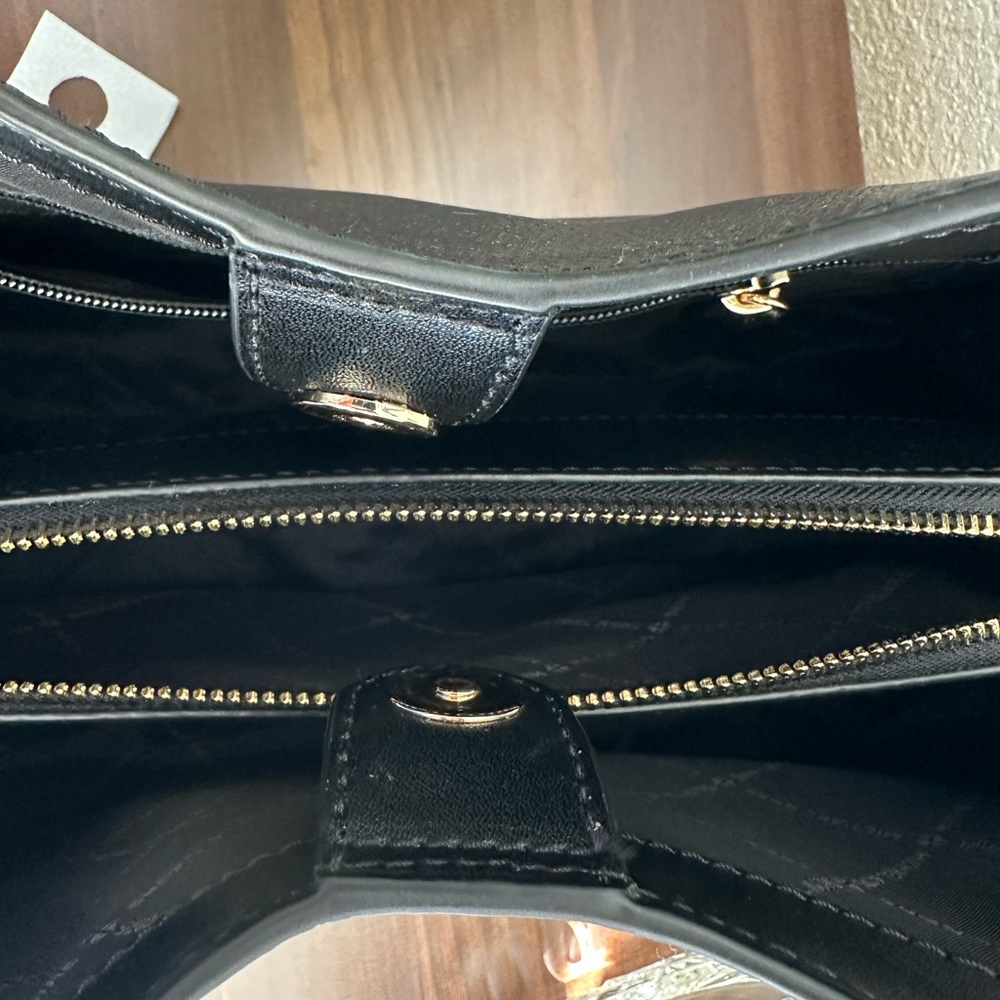 MAKE AN OFFER! Michael Kors Shoulder Bag - Picture 6 of 9